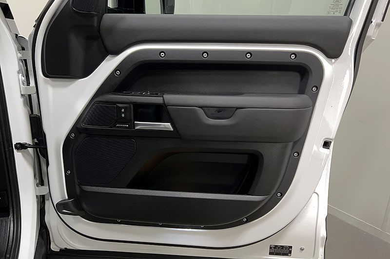 2025 (25) LAND ROVER DEFENDER 3.0 D250 X-Dynamic SE 110 5dr Auto 5268535