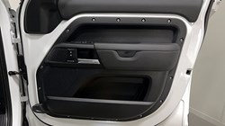 2025 (25) LAND ROVER DEFENDER 3.0 D250 X-Dynamic SE 110 5dr Auto 5268535