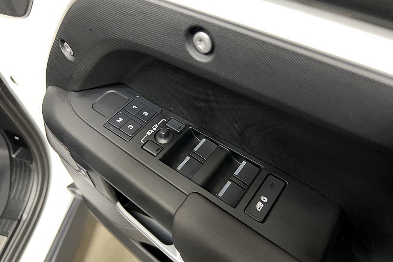 2025 (25) LAND ROVER DEFENDER 3.0 D250 X-Dynamic SE 110 5dr Auto 5268537