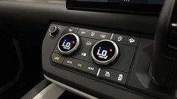 2025 (25) LAND ROVER DEFENDER 3.0 D250 X-Dynamic SE 110 5dr Auto 5268548