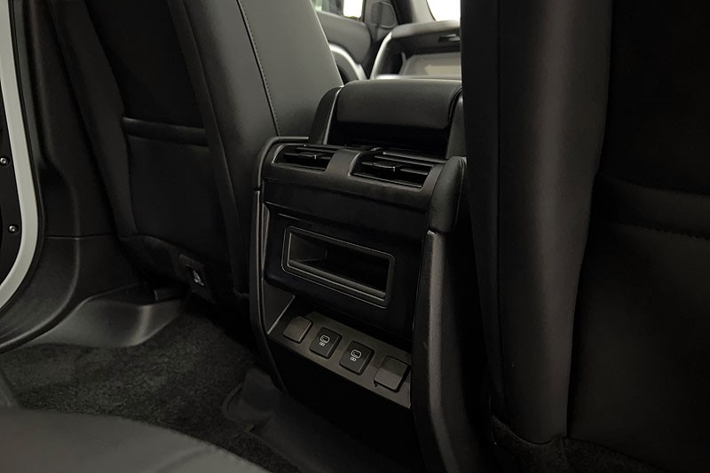 2025 (25) LAND ROVER DEFENDER 3.0 D250 X-Dynamic SE 110 5dr Auto 5268534