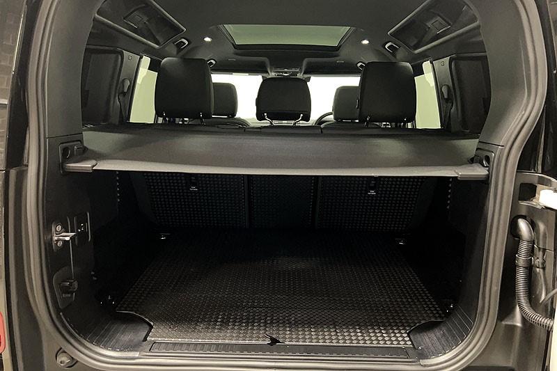 2025 (25) LAND ROVER DEFENDER 3.0 D250 X-Dynamic SE 110 5dr Auto 5268565