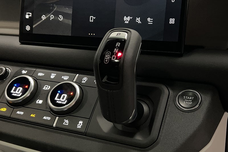 2025 (25) LAND ROVER DEFENDER 3.0 D250 X-Dynamic SE 110 5dr Auto 5268549