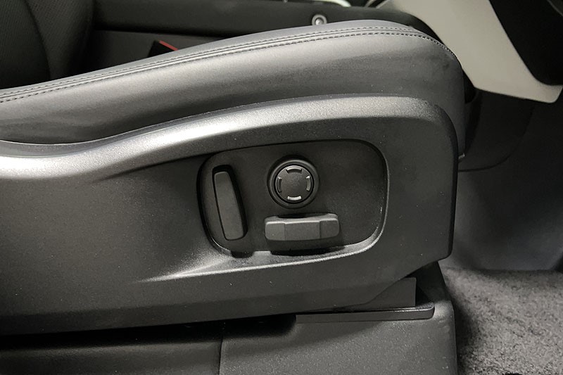 2025 (25) LAND ROVER DEFENDER 3.0 D250 X-Dynamic SE 110 5dr Auto 5268539