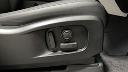 2025 (25) LAND ROVER DEFENDER 3.0 D250 X-Dynamic SE 110 5dr Auto 5268539