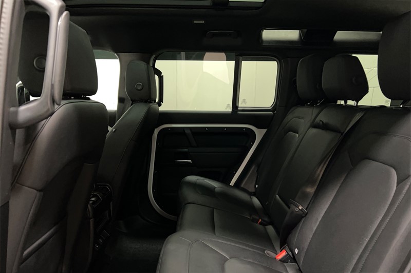 2025 (25) LAND ROVER DEFENDER 3.0 D250 X-Dynamic SE 110 5dr Auto 5268526