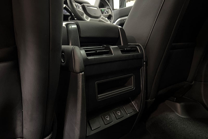 2025 (25) LAND ROVER DEFENDER 3.0 D250 X-Dynamic SE 110 5dr Auto 5268562