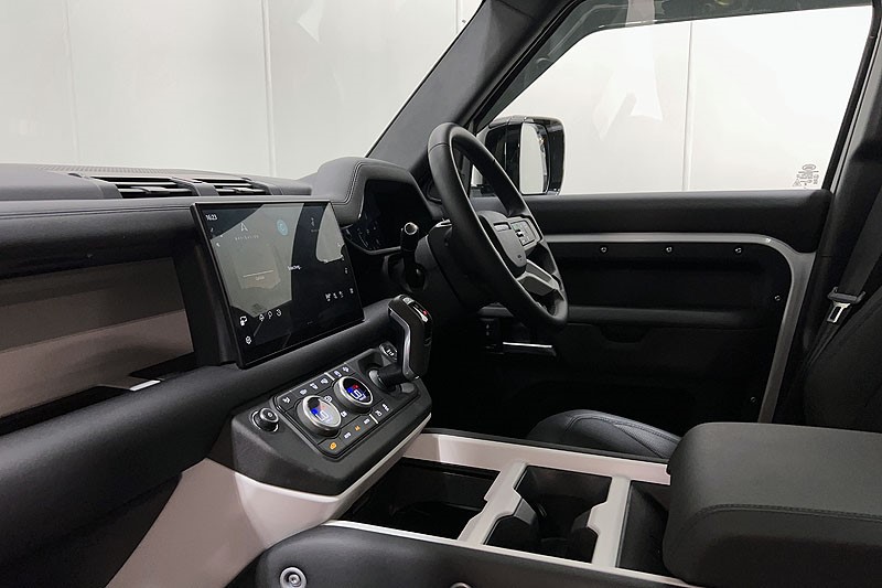 2025 (25) LAND ROVER DEFENDER 3.0 D250 X-Dynamic SE 110 5dr Auto 5268558