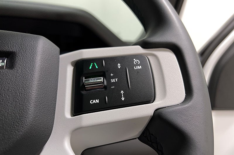 2025 (25) LAND ROVER DEFENDER 3.0 D250 X-Dynamic SE 110 5dr Auto 5268544