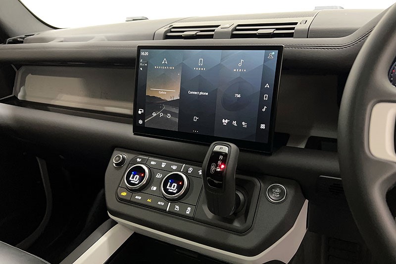 2025 (25) LAND ROVER DEFENDER 3.0 D250 X-Dynamic SE 110 5dr Auto 5268547