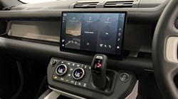 2025 (25) LAND ROVER DEFENDER 3.0 D250 X-Dynamic SE 110 5dr Auto 5268547