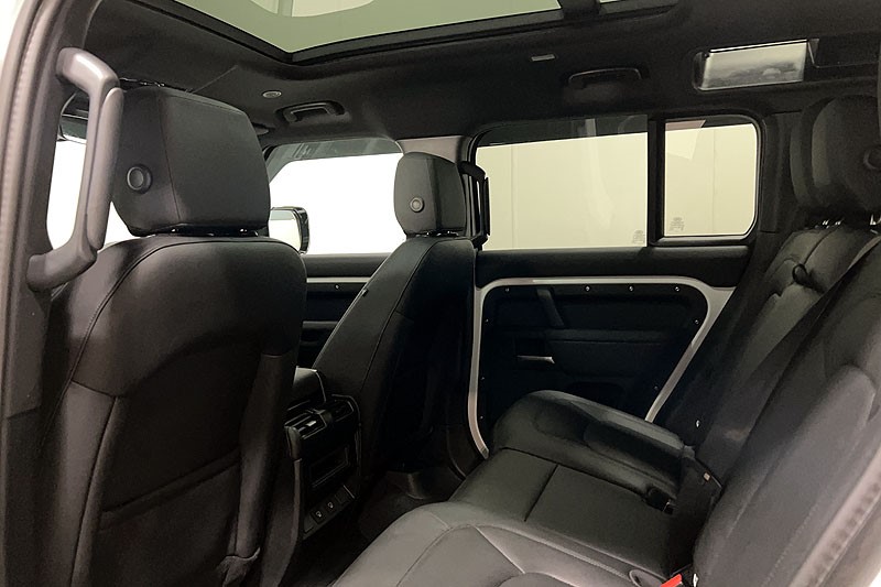 2025 (25) LAND ROVER DEFENDER 3.0 D250 X-Dynamic SE 110 5dr Auto 5268559