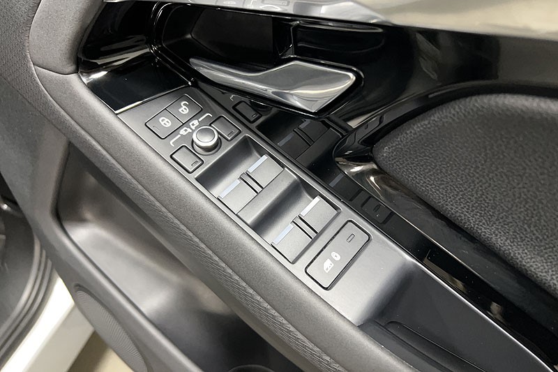 2019 (69) LAND ROVER RANGE ROVER EVOQUE 2.0 D150 R-Dynamic S 5dr 2WD 5307624