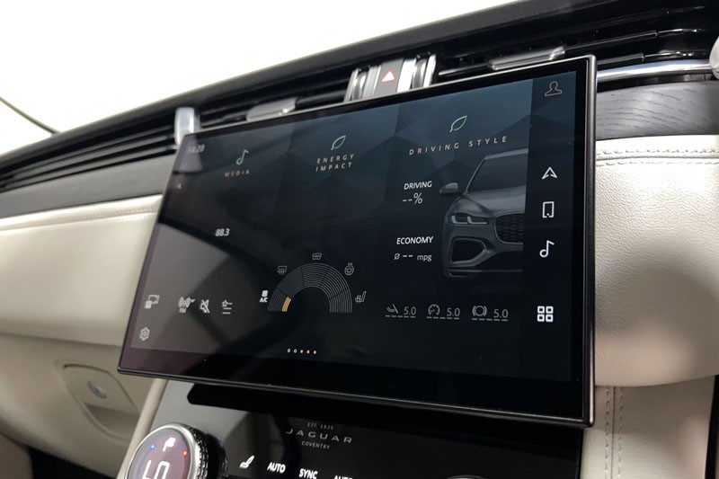 2021 (21) JAGUAR F-PACE 3.0 D300 R-Dynamic SE 5dr Auto AWD 5323709