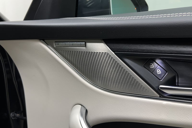 2021 (21) JAGUAR F-PACE 3.0 D300 R-Dynamic SE 5dr Auto AWD 5323696