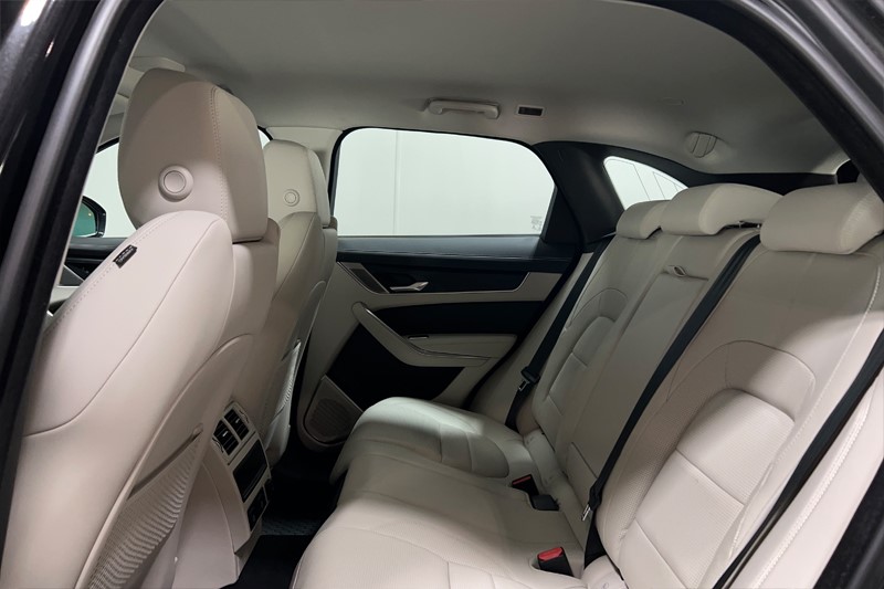 2021 (21) JAGUAR F-PACE 3.0 D300 R-Dynamic SE 5dr Auto AWD 5323685