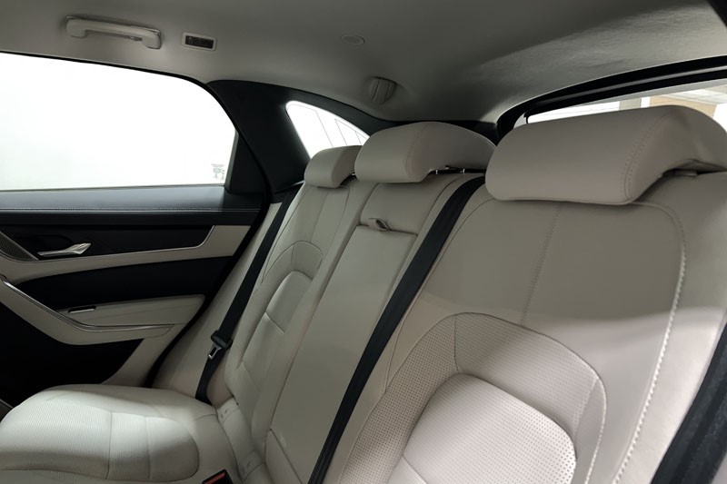 2021 (21) JAGUAR F-PACE 3.0 D300 R-Dynamic SE 5dr Auto AWD 5323719