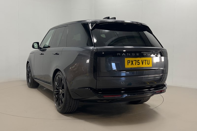 2025 (75) LAND ROVER RANGE ROVER 3.0 D300 SE 4dr Auto