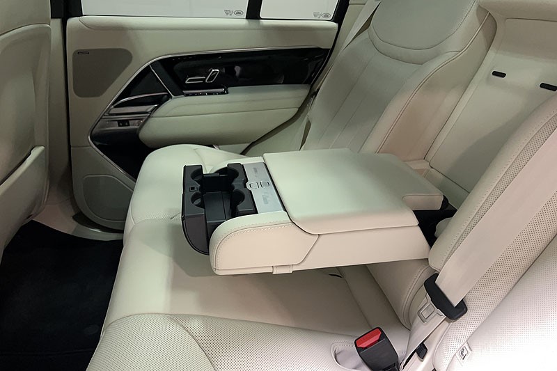 2025 (75) LAND ROVER RANGE ROVER 3.0 D300 SE 4dr Auto 5284039