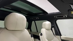 2025 (75) LAND ROVER RANGE ROVER 3.0 D300 SE 4dr Auto 5284016