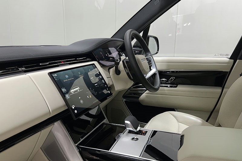 2025 (75) LAND ROVER RANGE ROVER 3.0 D300 SE 4dr Auto 5284033