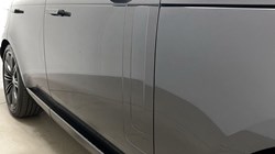 2025 (75) LAND ROVER RANGE ROVER 3.0 D300 SE 4dr Auto 5284050