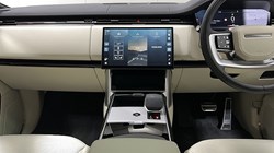 2025 (75) LAND ROVER RANGE ROVER 3.0 D300 SE 4dr Auto 5284006