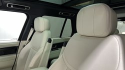 2025 (75) LAND ROVER RANGE ROVER 3.0 D300 SE 4dr Auto 5284034