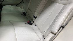 2025 (75) LAND ROVER RANGE ROVER 3.0 D300 SE 4dr Auto 5284037