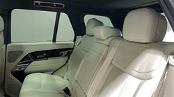 2025 (75) LAND ROVER RANGE ROVER 3.0 D300 SE 4dr Auto 5284036