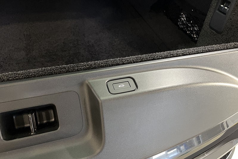 2025 (75) LAND ROVER RANGE ROVER 3.0 D300 SE 4dr Auto 5284040