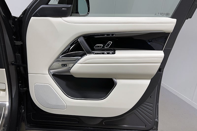 2025 (75) LAND ROVER RANGE ROVER 3.0 D300 SE 4dr Auto 5284009