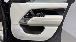 2025 (75) LAND ROVER RANGE ROVER 3.0 D300 SE 4dr Auto 5284009