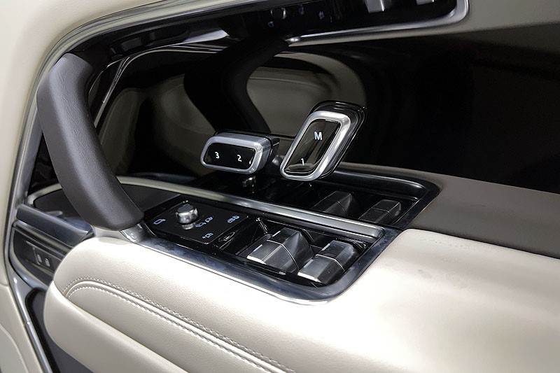 2025 (75) LAND ROVER RANGE ROVER 3.0 D300 SE 4dr Auto 5284010