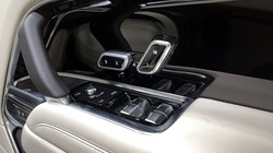 2025 (75) LAND ROVER RANGE ROVER 3.0 D300 SE 4dr Auto 5284010