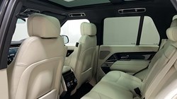 2025 (75) LAND ROVER RANGE ROVER 3.0 D300 SE 4dr Auto 5284035