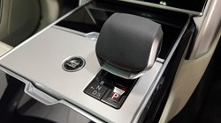 2025 (75) LAND ROVER RANGE ROVER 3.0 D300 SE 4dr Auto 5284020