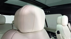 2025 (75) LAND ROVER RANGE ROVER 3.0 D300 SE 4dr Auto 5284015