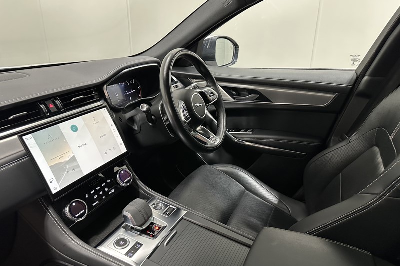 2022 (71) JAGUAR F-PACE 2.0 D200 R-Dynamic SE 5dr Auto AWD 5294921
