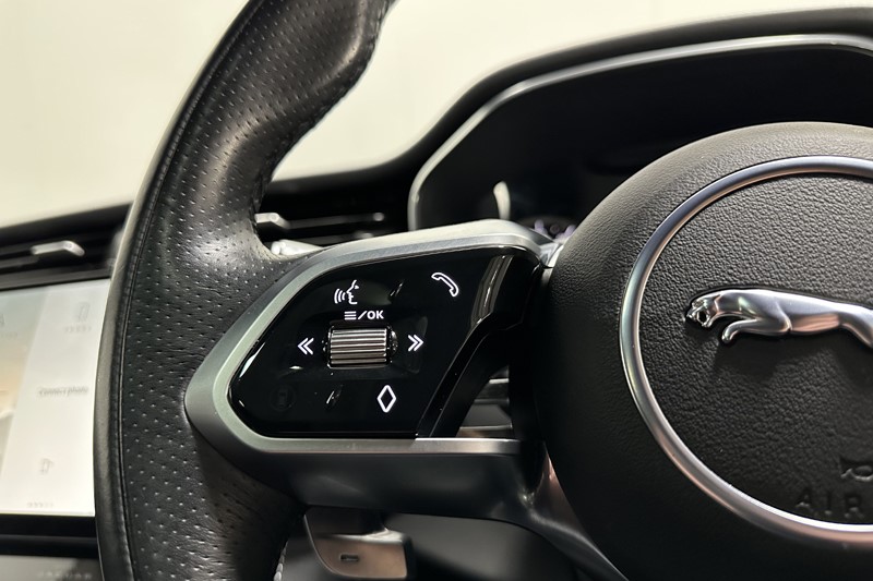 2022 (71) JAGUAR F-PACE 2.0 D200 R-Dynamic SE 5dr Auto AWD 5294906