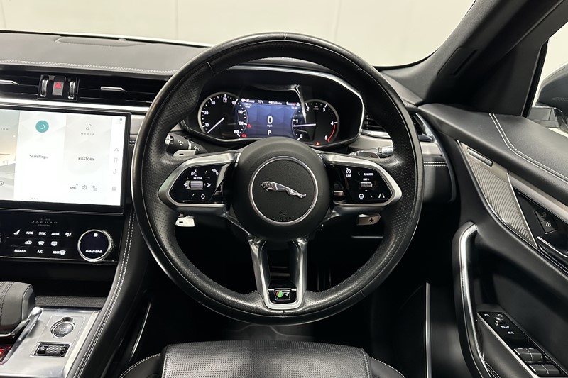 2022 (71) JAGUAR F-PACE 2.0 D200 R-Dynamic SE 5dr Auto AWD 5294894