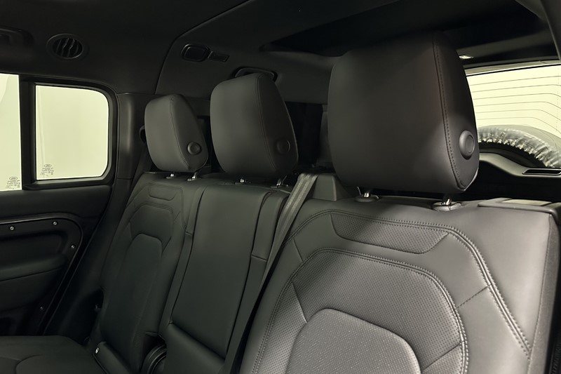 2024 (74) LAND ROVER DEFENDER 3.0 D350 Outbound 130 5dr Auto 5287824