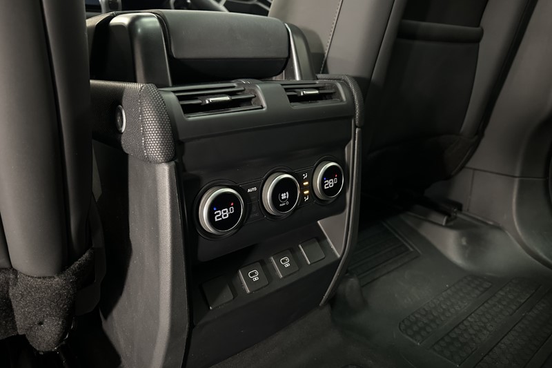 2024 (74) LAND ROVER DEFENDER 3.0 D350 Outbound 130 5dr Auto 5287826