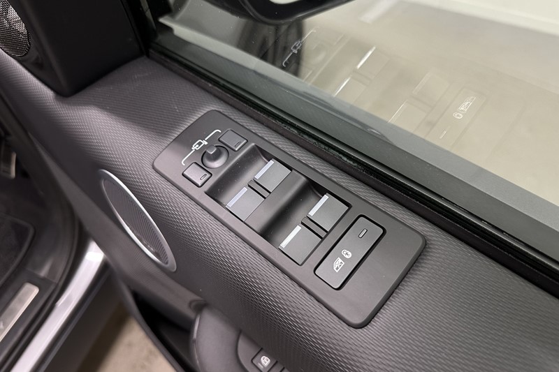 2025 (75) LAND ROVER DISCOVERY 3.0 D350 Dynamic SE 5dr Auto 5286831