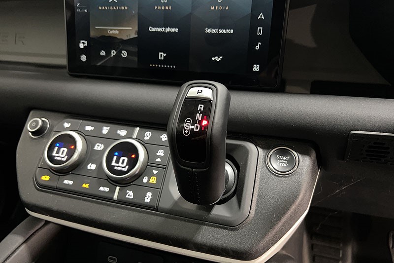 2023 (23) LAND ROVER DEFENDER 3.0 D250 SE 110 5dr Auto 5307439