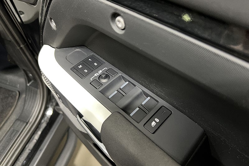 2023 (23) LAND ROVER DEFENDER 3.0 D250 SE 110 5dr Auto 5307427