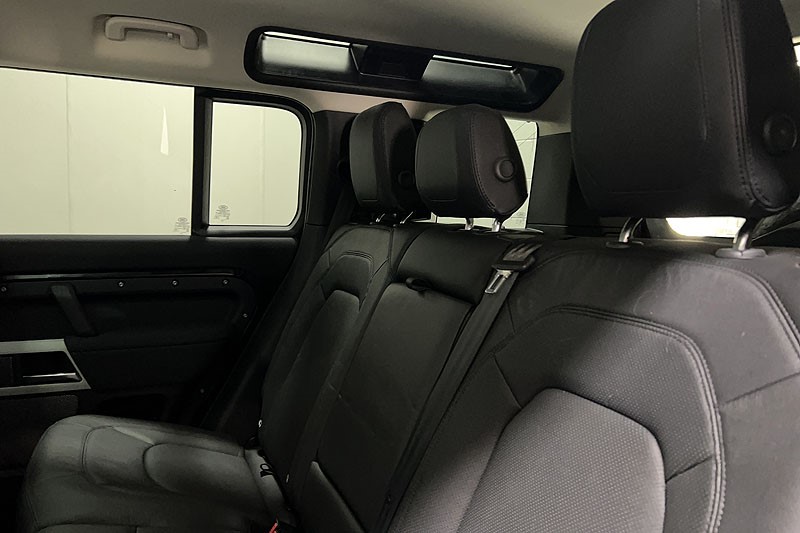 2023 (23) LAND ROVER DEFENDER 3.0 D250 SE 110 5dr Auto 5307453