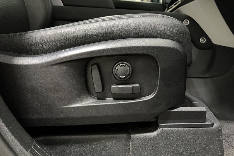 2023 (23) LAND ROVER DEFENDER 3.0 D250 SE 110 5dr Auto 5307429