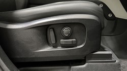 2023 (23) LAND ROVER DEFENDER 3.0 D250 SE 110 5dr Auto 5307429