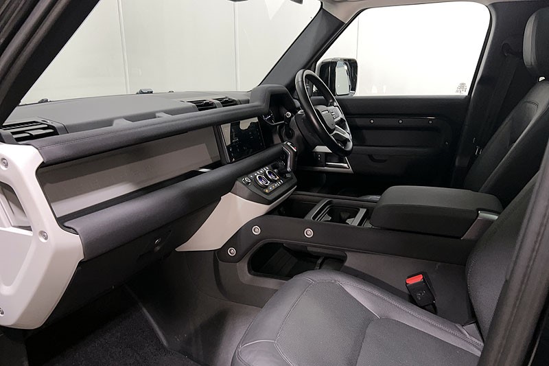 2023 (23) LAND ROVER DEFENDER 3.0 D250 SE 110 5dr Auto 5307449